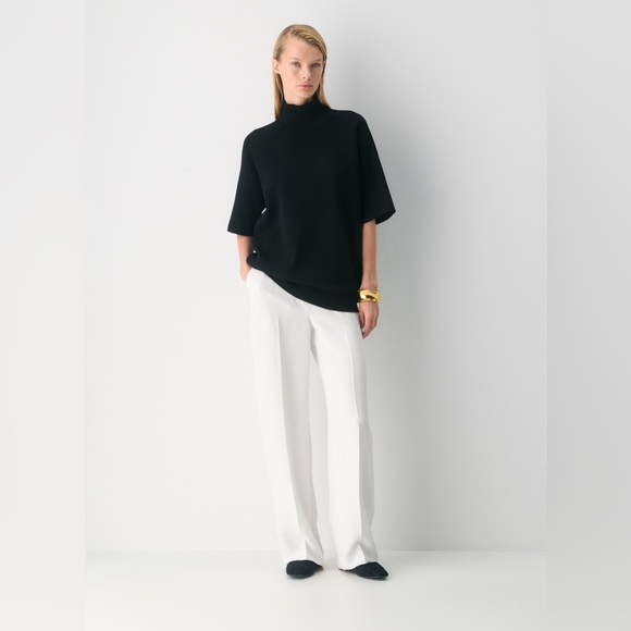 Aritzia Pants - Aritzia The Limitless Pant™ - Crepette™ — SHORT